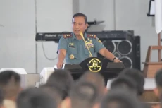 Profil Laksda TNI Denih...