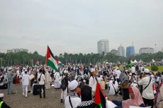 Ribuan Orang Gemakan...