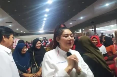 Penyanyi Sania Optimistis...
