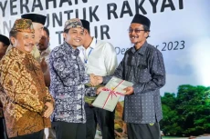 Serahkan Sertifikat...