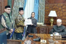 Lazisnu PBNU Serahkan...
