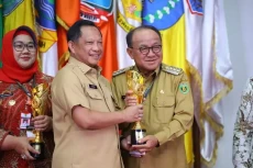 Kado Hari Jadi ke-58,...
