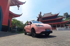 Mobil Listrik NETA V...