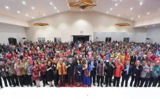 HT Hadiri Ibadah Natal...