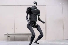 China Ciptakan Robot...