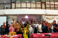 Kongres Perdana, Rastra...