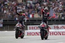 Aprilia Banyak Pasang...