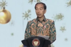Jokowi Kenakan Batik...