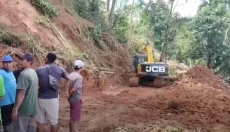 Longsor Terjang Kabupaten...