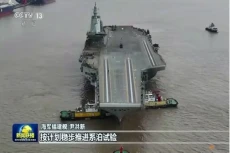 China Pamer Kapal Induk...