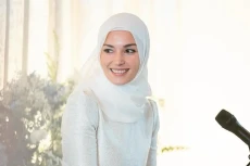 Profil Anisha Rosnah...