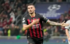 Gelandang AC Milan Rade...