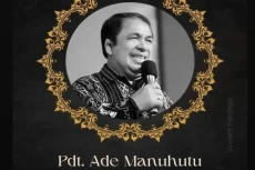 Penyanyi Ade Manuhutu...