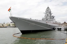 Kapal Perang India Respons...