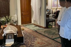 Adik Presiden BJ Habibie...