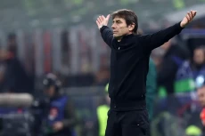 Antonio Conte Sepakat...