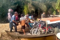 Turun ke Lokasi Banjir,...