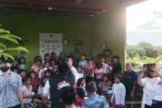 Warga Kampung Nelayan...