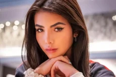 Kisah Andrea Botez,...