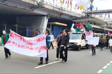 Demo Dekat Istana Bubar,...