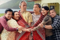 6 Film Indonesia Bertema...