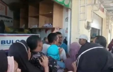 Antre Beras Bulog di...