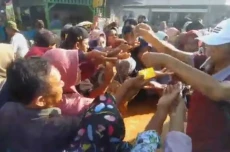 Warga Kabupaten Jombang...