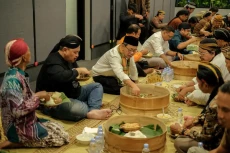 Tradisi Sadranan: Merayakan...