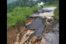 Jalan Utama Menuju Kasepuhan...