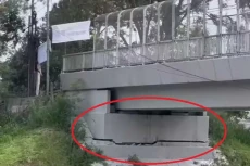 Waduh, Penyangga Overpass...