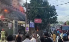 2 Rumah Ludes Terbakar...