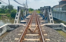 17 Kereta Api Berhenti...