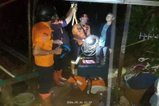 1 Orang Tertimbun Longsor...