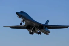 Didekati Jet Tempur...