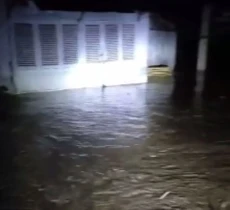 Banjir Bandang Terjang...