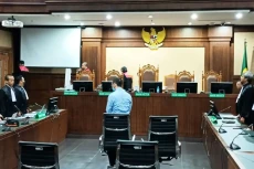 Divonis 10 Tahun Penjara,...