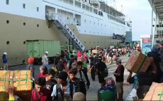 Ribuan Pemudik Kapal...