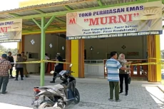 Perampok Bersenjata...