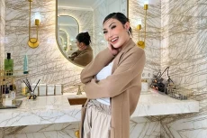 Ayu Dewi Mendadak Curhat,...
