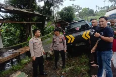 Berteduh di Pinggir...