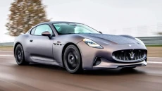 Maserati Hadirkan Mobil...