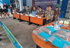 Sembunyikan Ganja 6...