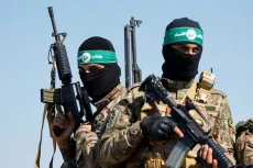 Hamas Bantah Minta Pindah...