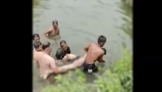 Tak Bisa Berenang, Pelajar...