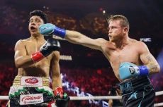 Canelo Jatuhkan Jaime...