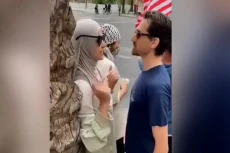 Viral, Profesor Demonstran...
