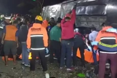 Pemkot Depok Kirim Ambulans...