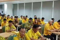 Partai Gerindra Pertimbangkan...