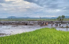 Banjir Bandang Terjang...