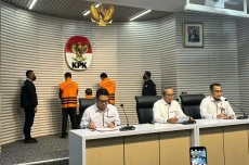KPK Tahan 3 Tersangka...